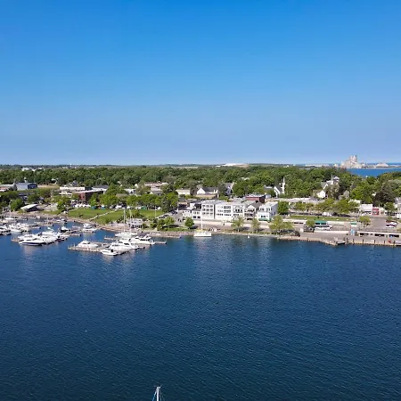 238 Edgewater Inn